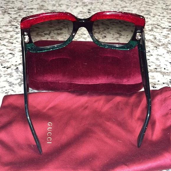 Beautiful classic Gucci glasses. The signature red, green and black colors - Picture 4 of 8